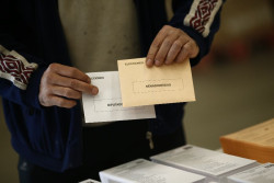  Casi 37,5 millones de espa&ntilde;oles est&aacute;n llamados hoy a renovar 350 esca&ntilde;os del Congreso y 208 del Senado