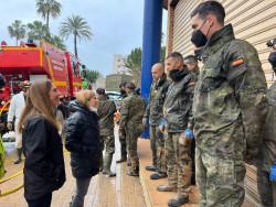 Casi 9.000 efectivos de las Fuerzas Armadas contin&uacute;an trabajando en Nochevieja y A&ntilde;o Nuevo limpiando calles y s&oacute;tanos en Valencia