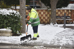 Casi toda Espa&ntilde;a est&aacute; hoy en aviso amarillo o naranja por lluvias, tormentas, olas, viento, nieve o fr&iacute;o