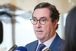 CEOE critica "las formas" del Ministerio para avanzar en la reducción de jornada: "Eso no es diálogo social"