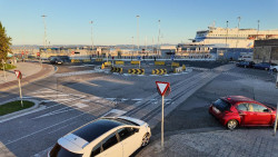 Cesar Díaz dice que tres empresas optan a renovar el control de acceso a los muelles de Maliaño , pero sigue sin explicar la caída del tráfico portuario