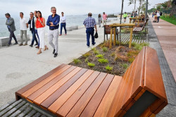 Cesar Díaz y Gema Igual inauguran la segunda fase del paseo qué hizo Iñigo de la Serna entre Gamazo y Los Peligros con tumbonas al estilo hotel cinco estrellas