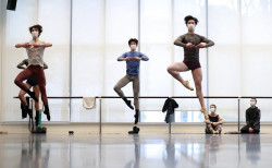 China eleva las muertes por el nuevo coronavirus a 2.981 y la cifra de contagios a 80.270