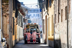 China env&iacute;a un equipo de expertos m&eacute;dicos para ayudar a Italia en la lucha contra el coronavirus