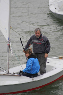  Chiqui Garc&iacute;a de Soto, 74 a&ntilde;os, hombre de la mar, gana la &uacute;ltima prueba,  del Memorial Rafael Sanz- XXIV Juan de Dios Valenzuela de Snipe 