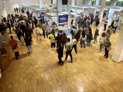 Cientos de jóvenes acuden a  la Feria de Empleo de la UC en el Palacio de Exposiciones de Santander