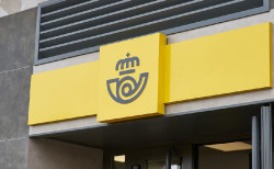 Cientos de oficinas de Correos abren este domingo para facilitar el voto por correo