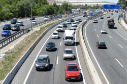 Circulaci&oacute;n lenta en las salidas de las grandes ciudades en el inicio de la Operaci&oacute;n del 1 de agosto