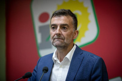 Cisma en el comunismo en guerra por la poltrona de  Rego como ministra