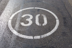 Colectivos ciudadanos denuncian "graves deficiencias" en el proyecto de zona de bajas emisiones de Santander