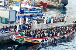 Comernos los unos con los otros.    Mariano Cabrero Bárcena es escritor