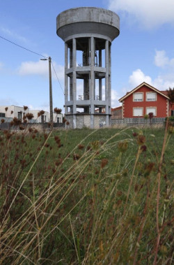 Comienzan las obras para la demolición del antiguo depósito de agua de Cueto