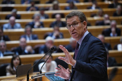 Como -"buen dem&oacute;crata"- S&aacute;nchez prohibe debatir en el Senado a los suyos  la amnist&iacute;a ya concedida por la investidura y manda a Aragones a defenderla