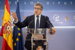 Con cara exculpatoria Patxi L&oacute;pez dice que  conoce a la militante del PSOE c&aacute;ntabro que intentaba desacreditar la UCO y se limita a decir que su gesti&oacute;n es rechazable