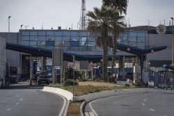 Con la apertura de las aduanas de Ceuta y Melilla S&aacute;nchez baila al son que marca Marruecos