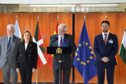 Conde-Pumpido dice que el TC debe "permanecer imp&aacute;vido" frente a los "aplausos y censuras" a sus decisiones