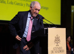 Conde-Pumpido dice que le "preocupa much&iacute;simo" que se cuestione la legitimidad del TC desde la pol&iacute;tica y desde el TS