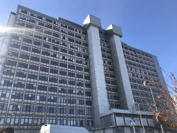 Constructores denuncian la "falta de transparencia" en el contrato para demoler la Residencia