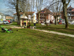 Contin&uacute;a la limpieza de parques y jardines en Santa Mar&iacute;a de Cay&oacute;n
