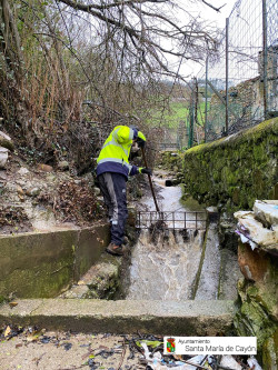 Contin&uacute;an las labores de limpieza en el Ayuntamiento de Santa Mar&iacute;a de Cay&oacute;n.