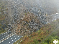 Cortada la AP-66 entre Le&oacute;n y Asturias por desprendimiento de tierra y piedras