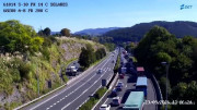  Cortadas la A-8 y la S-10 hacia Bilbao tras la salida de un cami&oacute;n a la altura de Entrambasaguas