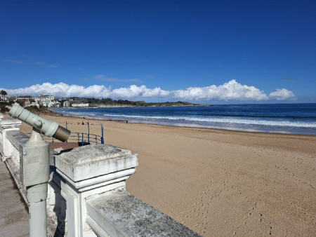 Costas cierra parte del balneario de la primera de El Sardinero por "riesgo estructural"