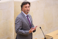 Crist&oacute;bal Palacio deja Vox y el Grupo Parlamentario y seguir&aacute; como diputado no adscrito