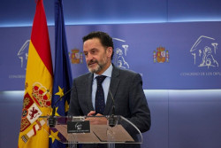 Cs apoya a Ayuso y rechaza  el adoctrinamiento en los libros de los j&oacute;venes "