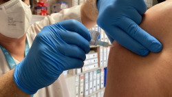 Cvirus- Bruselas firma con Hipra un contrato de compra conjunta de 250 millones de su vacuna contra la Covid-19