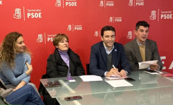 Daniel Fernández renueva la lista del PSOE y solo 9 de sus 26 integrantes repiten