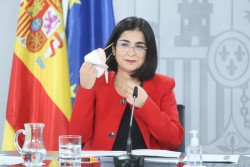 Darias como no tiene nada que hacer anuncia que se eliminar&aacute; la mascarilla