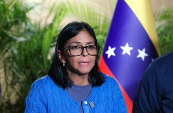 Delcy Rodr&iacute;guez visita La Guaira para supervisar las labores de b&uacute;squeda y rescate tras los terremotos