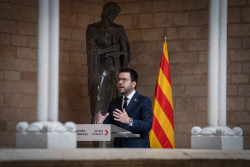 Democr&aacute;ticamente Aragon&egrave;s se ir&aacute; del Senado tras su intervenci&oacute;n y no escuchar&aacute; la de los presidentes del PP