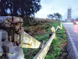 Denuncian el abandono del acceso al faro de Cabo Mayor  