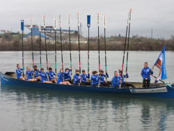 Deporte aportar&aacute; 15.000 euros a la Sociedad de Remo Astillero para la trainera femenina