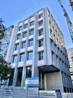 Depositan documentos municipales con datos personales en la calle junto al edificio La Paz de Santander