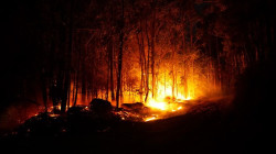 Desalojan a 700 personas en Ribeira por el incendio de Boiro (A Coru&ntilde;a), que afecta ya a 1.200 hect&aacute;reas