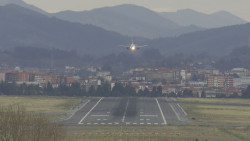 Desviados a Santander dos vuelos que no han podido aterrizar en Bilbao por el fuerte viento