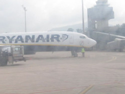 Desviados tres vuelos del aeropuerto Seve-Ballesteros Santander a causa de la niebla