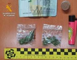 Detenido un menor de 15 a&ntilde;os por vender marihuana en un autob&uacute;s urbano
