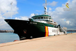 Detenidos dos ocupantes de la narcolancha que choc&oacute; con una patrullera de la Guardia Civil en Algeciras