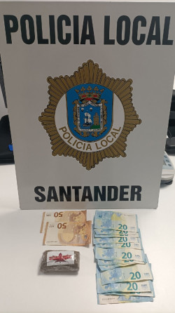 Detenidos los tres ocupantes de un coche en el que se localizaron más de 98 gramos de hachís