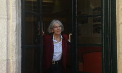 Donna Leon publica `Dad y se os dar&aacute;`: "Esta sociedad venera el dinero y se vuelve loca cuando est&aacute; de por medio"