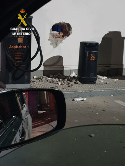 Dos detenidos por robar en una gasolinera de Marina de Cudeyo practicando un butr&oacute;n
