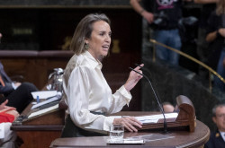 Dos ministros de S&aacute;nchez despu&eacute;s de la comunista Yolanda D&iacute;az  se han reunido con Puigdemont en una embajada para negociar  la amnist&iacute;a y los pasos del Refer&eacute;ndum