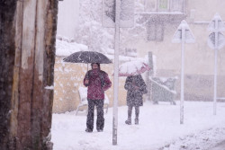 El 112 pide extremar la prudencia ante el aviso naranja por nieve de este lunes en el centro de Cantabria