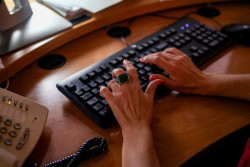 El 76,9% de las secretarias afirma que el teletrabajo les facilita su conciliaci&oacute;n familiar, seg&uacute;n un estudio