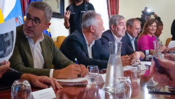 El acuerdo Gobierno-Canarias sobre La Palma incluye 100 millones para agricultores y la bonificaci&oacute;n del 60% del IRPF