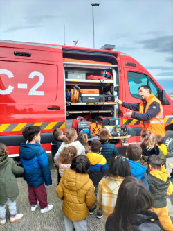 El aeropuerto Seve Ballesteros-Santander ha recibido este curso a más de 300 escolares
